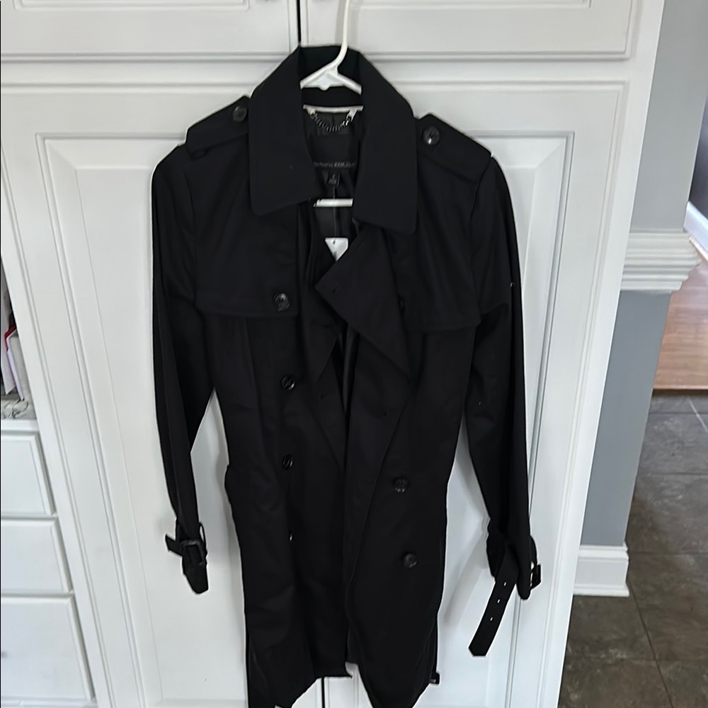 Black alll
Weather coat
